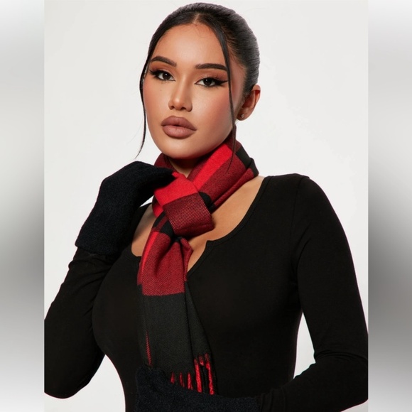 2pc Red Buffalo plaid Knit scarf and glove set - Picture 1 of 4